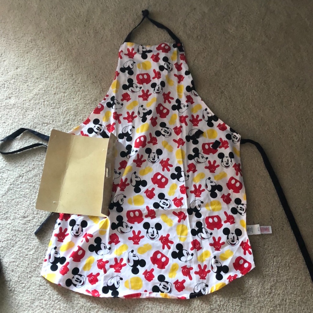 NWOT Disney Mickey Mouse Icons Apron